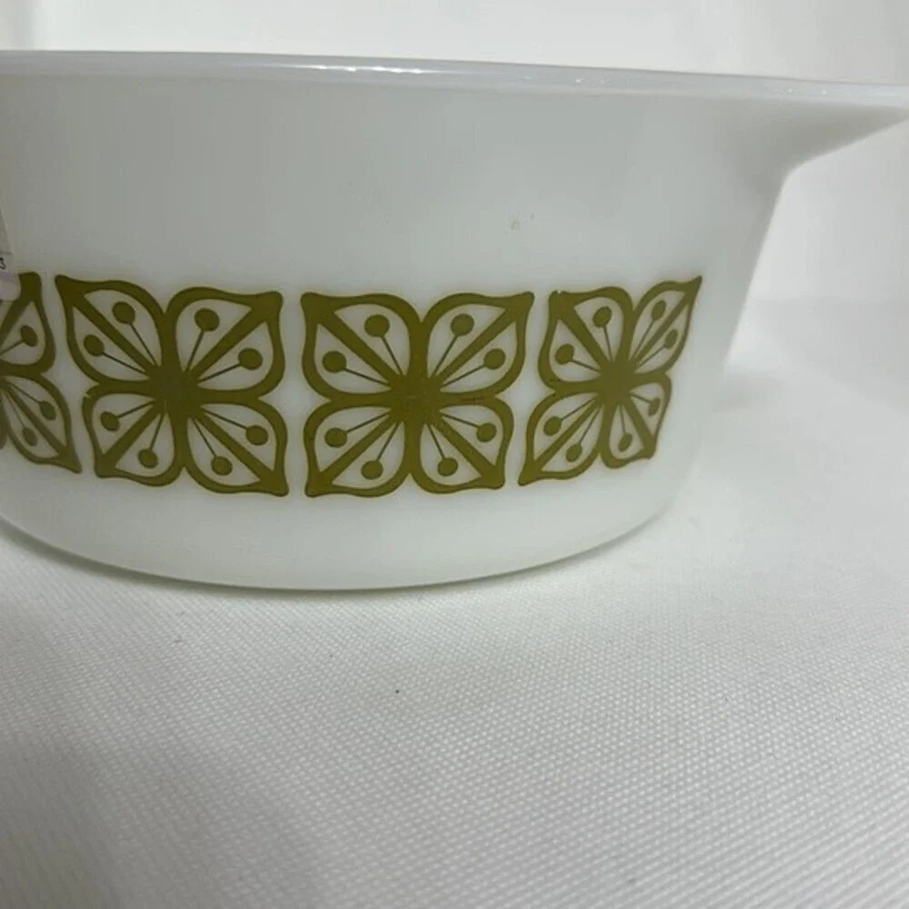 Pyrex Verde Green Cinderella Mixing/Casserole Bowl 474-B #29‎